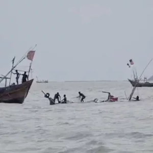 নিখোঁজ ৮ জেলের মধ্যে ২ জনের মরদেহ ভেসে এসেছে