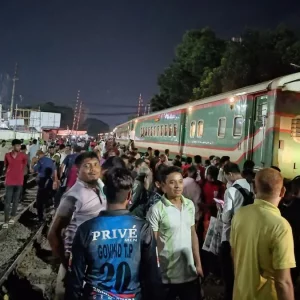 গাজীপুরে পদ্মা এক্সপ্রেস লাইনচ্যুত, ঢাকা-উত্তরবঙ্গের রেল যোগাযোগ বন্ধ