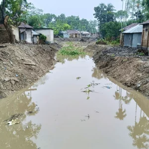 পানি উন্নয়ন বোর্ডের অনুমতি ছাড়াই বড়াল নদীতে ড্রেজিং, ১.৭৯ কোটি টাকার প্রকল্প ঘিরে বিতর্ক