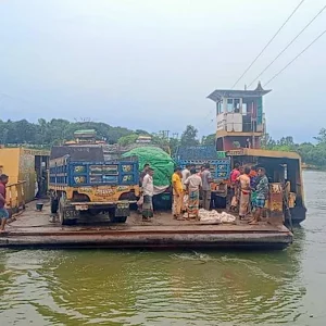 ৪ দিন পর চন্দ্রঘোনা-রাইখালী নৌরুটে ফেরি চলাচল শুরু