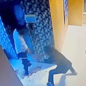 সিসা বারের সিঁড়িতে ছুরিকাঘাতে যুবক খুন