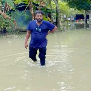 জলাবদ্ধতায় ডুবে গেছে কবরস্থান, মৃতদেহ দাফনে চরম বিড়ম্বনা!