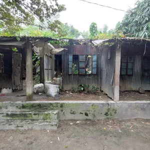 সংস্কারের অভাবে ব্যবহারের অনুপযোগী আশ্রয়ণ প্রকল্পের ঘর