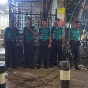 ১৫ আগস্ট রাতে এনসিপির কেন্দ্রীয় কার্যালয়ের সামনে ককটেল বিস্ফোরণ