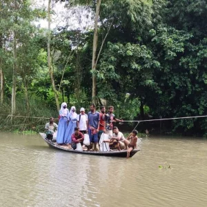 পারাপারের একমাত্র খেয়া নৌকার তলা ফুটো করে দিল দুর্বৃত্তরা