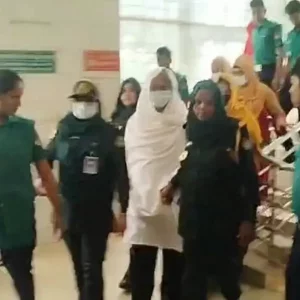 হঠাৎ অসুস্থ হয়ে হাসপাতালে দীপু মনি