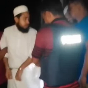 ছাত্র বলাৎকারের অভিযোগে মাদ্রাসা শিক্ষক গ্রেপ্তার
