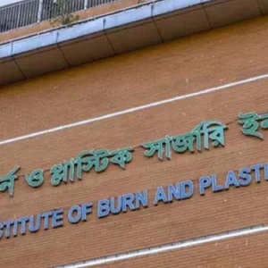 ট্রান্সফরমার বিস্ফোরণে ছেলে নিহত, হাসপাতালে বাবা-মা