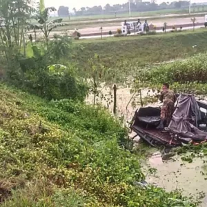 ট্রাকের ধাক্কায় সেনাবাহিনীর টহল গাড়ি খাদে, ৮ সেনাসদস্য আহত