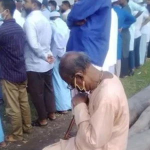 মুসলিম বন্ধুর জানাজার পেছনে বসে কাঁদা সেই সুধীর বাবু মারা গেছেন