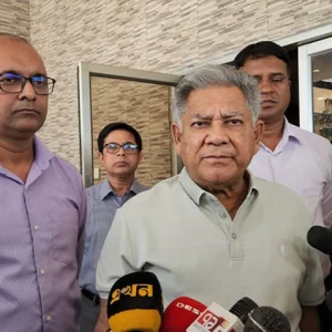 নদী-পরিবেশ দূষণকারী দুই-একটা হোটেল বন্ধ করে দেওয়া উচিত: নৌ উপদেষ্টা