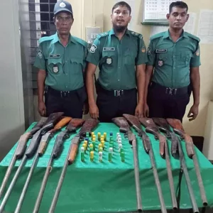 রংপুরে পরিত্যক্ত বস্তায় মিললো কার্তুজসহ ১০ বন্দুক