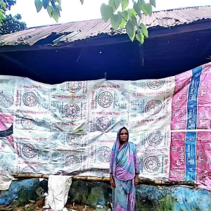 ‘কেউ আমা‌রে একটা ঘর বানাইয়া দিতো, সারাজীবন নামাজ পড়ে দোয়া করতাম’