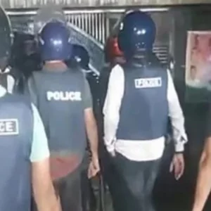 রাজধানীসহ সারাদেশে পুলিশের অভিযানে গ্রেপ্তার ১৭২৬ জন