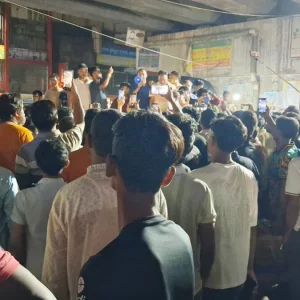 শিক্ষার্থীকে ধর্ষণের অভিযোগে শিক্ষককে গণপিটুনি, পুলিশ-বিক্ষুব্ধ জনতা পাল্টাপাল্টি ধাওয়া