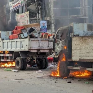 ভোলায় উচ্ছেদ অভিযানে হামলা, পৌরসভার ৩ গাড়িতে আগুন