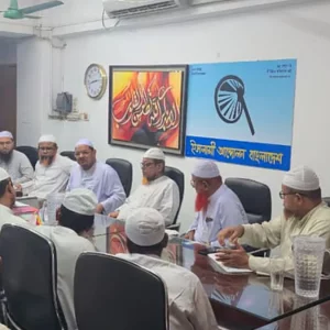 সরকারের আচরণ নির্বাচনের লেভেল প্লেয়িং ফিল্ড নষ্ট করছে: চরমোনাই পীর