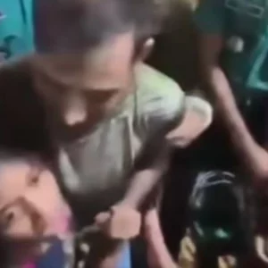 গ্রেপ্তার বাবাকে ধরে কাঁদতে থাকা শিশুকে চড়, খতিয়ে দেখছে পুলিশ