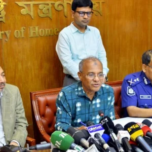 তদবিরকারী পুলিশ কর্মকর্তাদের বিরুদ্ধে কঠোর অবস্থান নিতে আইজিপিকে স্বরাষ্ট্র উপদেষ্টার নির্দেশ