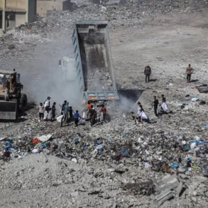 নিজদের নির্মাণবর্জ্য গাজায় এনে ফেলছে ইসরায়েলি বাহিনী: রিপোর্ট