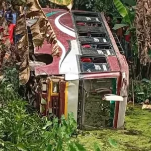 মাদারীপুরে নিয়ন্ত্রণ হারানো বাস চাপায় নারী নিহত