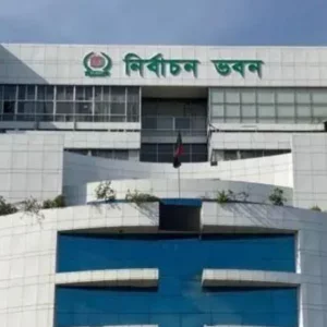 নির্বাচন কমিশনের সামনে ‘ককটেল’ বিস্ফোরণ, আটক ১