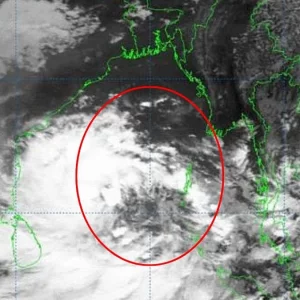 বঙ্গোপসাগরে ঘূর্ণিঝড়ের আশঙ্কা: বাংলাদেশের সমুদ্রবন্দরগুলোতে সতর্কতা
