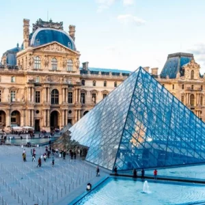 লুভর জাদুঘর থেকে মূল্যবান রত্নালংকার চুরির ঘটনায় ২ জন গ্রেপ্তার