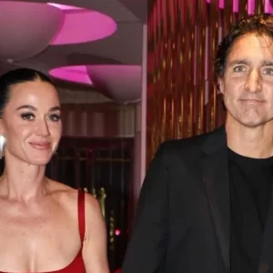 লুকোচুরি রেখে এবার প্রকাশ্যেই জাস্টিন ট্রুডো ও কেটি পেরির প্রেম