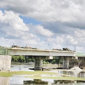 ৫ বছরেও শেষ হয়নি খুরুশকুল-ভারুয়াখালী সেতুর নির্মাণকাজ