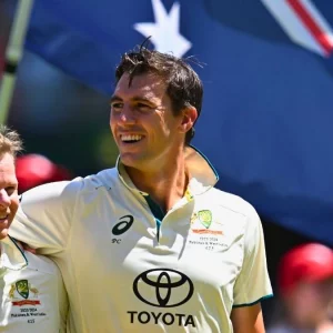 অ্যাশেজের প্রথম টেস্ট খেলতে পারছেন না কামিন্স, নেতৃত্বে ফিরছেন স্মিথ