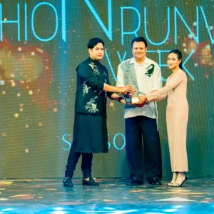 বাংলাদেশ ফ্যাশন রানওয়ে উইক অ্যাওয়ার্ড পেলেন অভিনেত্রী সাদিয়া ইমা