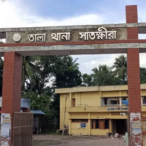 মাদ্রাসা শিক্ষকের কোপে ছাত্রের মা আহত