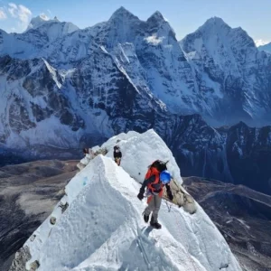 নেপালের মনোরম ‘আমা ডাবলাম’ পর্বতে দুই আরোহীর মৃত্যু