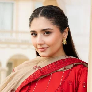 পাকিস্তানি অভিনেত্রীর ধারণা ‘জায়নামাজ চুরি করলে আল্লাহ ধরবে না’