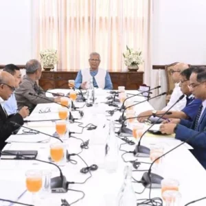 নির্বাচনে স্বচ্ছতা নিশ্চিতে দ্রুত বডি-ওর্ন ক্যামেরা কেনার নির্দেশ প্রধান উপদেষ্টার