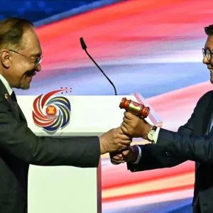 আসিয়ানের সভাপতির দায়িত্ব পেলেন ফিলিপাইনের প্রেসিডেন্ট