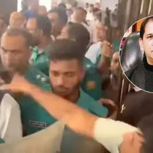 শিক্ষার্থীদের অর্থ আত্মসাৎ: আদালতে বিএসবির লায়ন বাশারকে জুতাপেটা