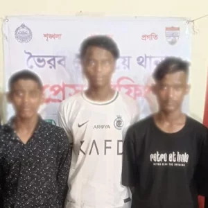 ট্রেনে পাথর নিক্ষেপ ঘটনায় ১৫০ অজ্ঞাত আসামি করে মামলা, গ্রেপ্তার ৩ কিশোর