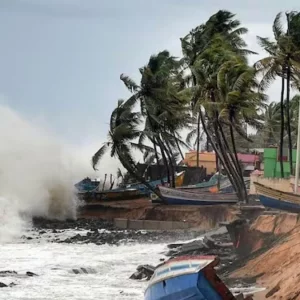 ঘূর্ণিঝড় ‘মোন্থার’ বাতাসের গতিবেগ বেড়ে ঘণ্টায় ১১০ কিলোমিটার