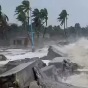 ঘূর্ণিঝড় ‘মোন্থা’ আরও শক্তিশালী, সন্ধ্যায় আঘাত হানতে পারে অন্ধ্র উপকূলে