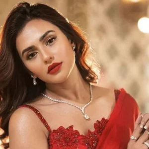 নায়িকা থেকে গায়িকার পথে