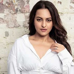 দক্ষিণী সিনেমায় নাম লেখালেন সোনাক্ষী