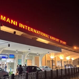 ছয় ঘণ্টা পর বিকল্প ফ্লাইটে সিলেট ছাড়লেন লন্ডনগামী ২৬২ যাত্রী