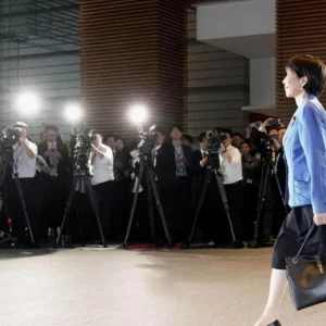 জাপানের প্রধানমন্ত্রী সানায়ে তাকাইচির হ্যান্ডব্যাগ ভাইরাল, স্থানীয় ব্র্যান্ড আলোচনায়