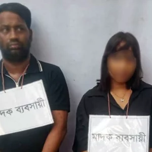 হাজীগঞ্জে মাদকসহ আটক ২, তরুণী বললেন, ‘আমার মদ খাওয়ার লাইসেন্স আছে’