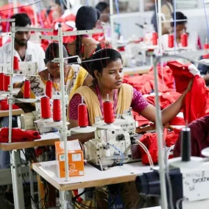 পোশাকশিল্পে বৈশ্বিক প্রতিযোগিতায় পিছিয়ে ভারত, টিকে থাকতে ‘ব্যয় রূপরেখা’ তৈরি শুরু