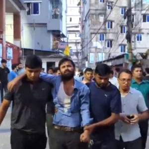 চট্টগ্রামে ছাত্রলীগ নেতাকে পিটিয়ে পুলিশে সোপর্দ