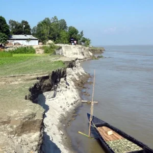 রাত কাটে নদী ভাঙনের শব্দে, ঘরহারা মন্নিয়া চরের মানুষ