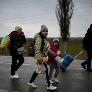 দুই মাসে ইউক্রেন ছেড়ে পালিয়েছে প্রায় ১ লাখ তরুণ: রিপোর্ট